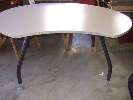 PC stůl - nastavitelná výška, skladem 1 ks / 150x95x66-74cm/